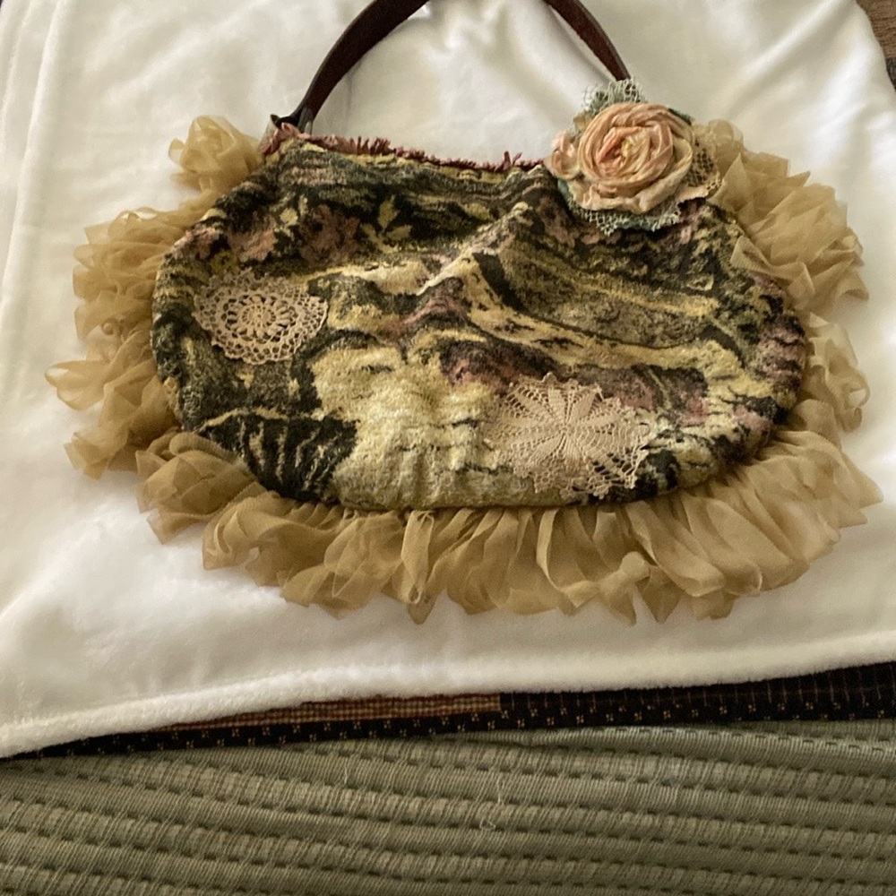 Chic Green and Cream Shoulder Bag with Floral Accents